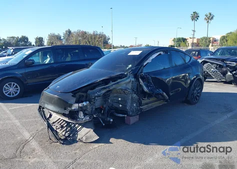 2022 Tesla Model Y Performance Dual Motor All-Wheel Drive z USA, uszkodzony, nr VIN 7SAYGDEF1NF383641